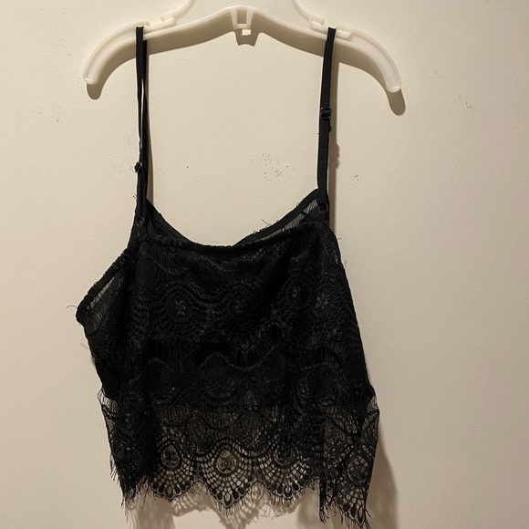 LF black lace crop top - Picture 2 of 4
